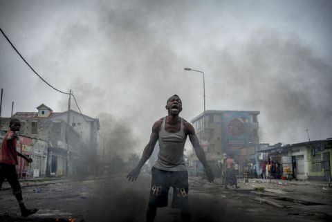 Dans le quartier populaire de Lemba, à Kinshasa, le 20 décembre. Crédits : Guillaume Binet / MYOP