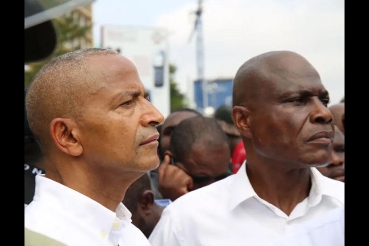 Les leaders de l’opposition Martin Fayulu (droite) et Moise Katumbi (gauche) lors d’une manifestation contre le processus électoral à Kinshasa, République démocratique du Congo, le 25 mai 2023. 